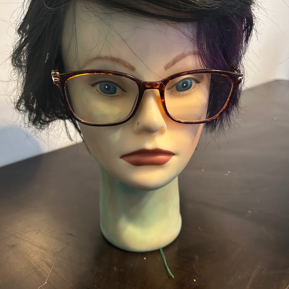 Tortoiseshell Eyeglass Frames - Classic Style cle… - image 2